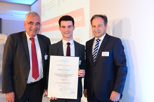 Bildunterzeile: v.l.n.r. Dr. Hartmut Schwab (Prsident der Steuerberaterkammer Mnchen), Manuel Tremmel und Gnter Helmhagen (Vorstandsmitglied der Steuerberaterkammer Mnchen). Foto: Steuerberaterkammer Mnchen | Freie-Pressemitteilungen.de